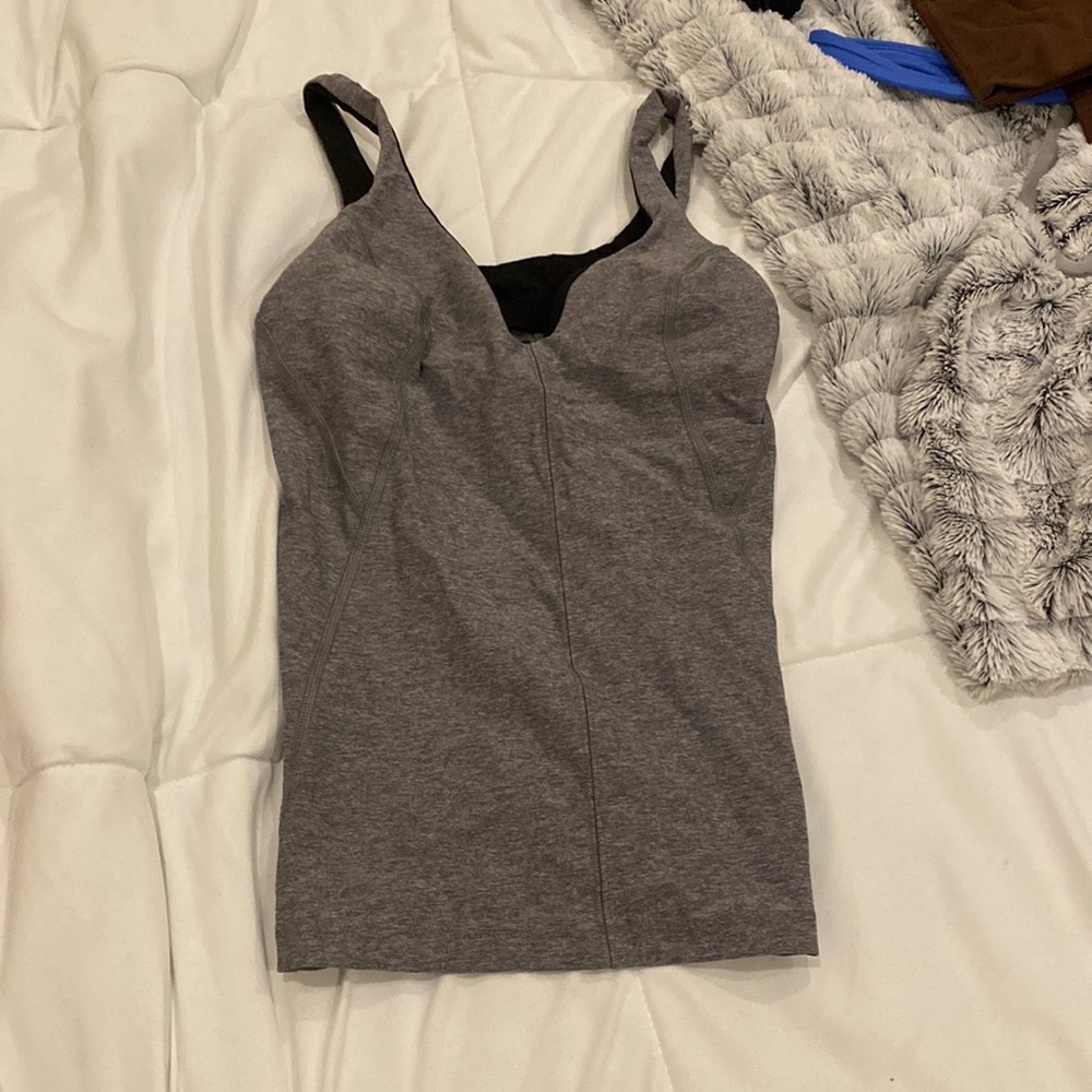 Gray Lulu lemon top.